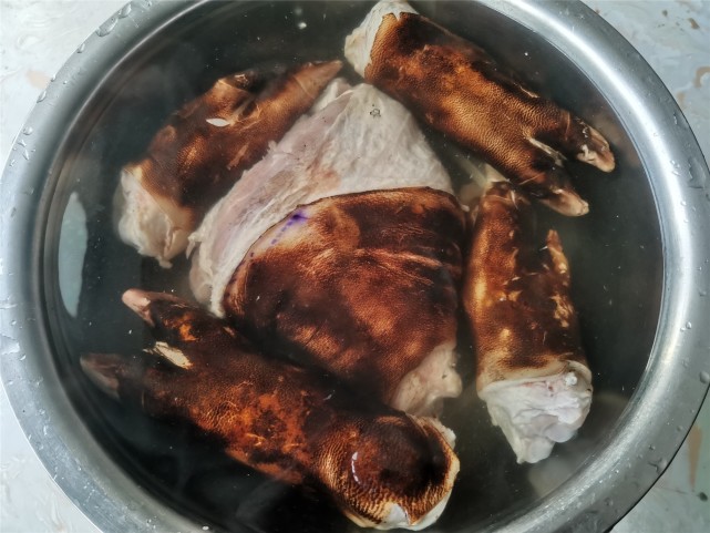 猪手和猪肘子初加工有窍门,这一步不能少,干净没异味,放心吃