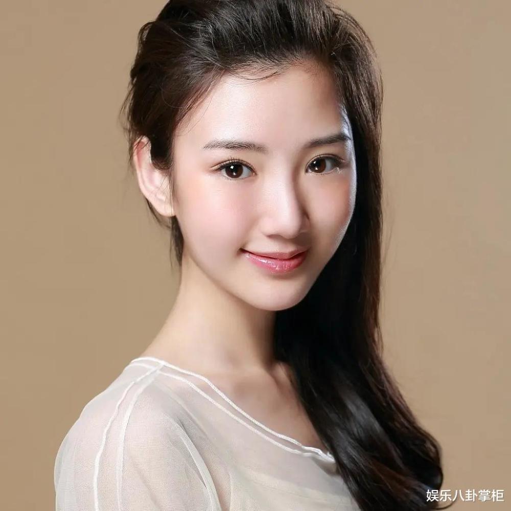 曾经从快男选秀出道的歌手陈翔发长文,再次回应当年他和毛晓彤分手的