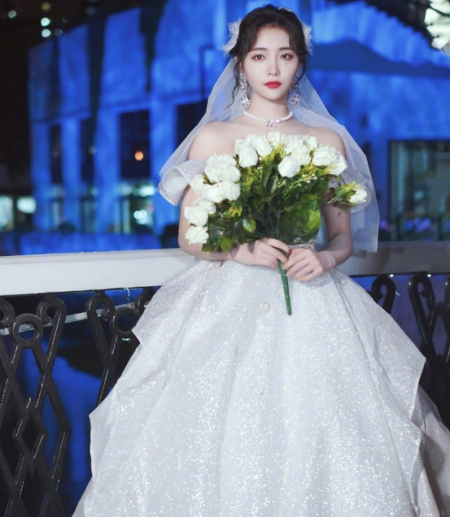 本以为许佳琪穿婚纱动人,鞠婧祎新剧路透出炉,两人颜值一目了然