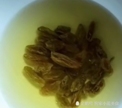 熏过硫磺的有毒葡萄干真别买,这4种鉴别小妙招要牢记