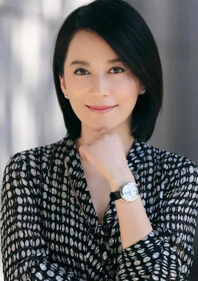 45岁到50岁女人的发型,45到50岁女人发型短发 女人过了50岁就放弃黑长直吧!试试今年流行的这4种发型,更减龄