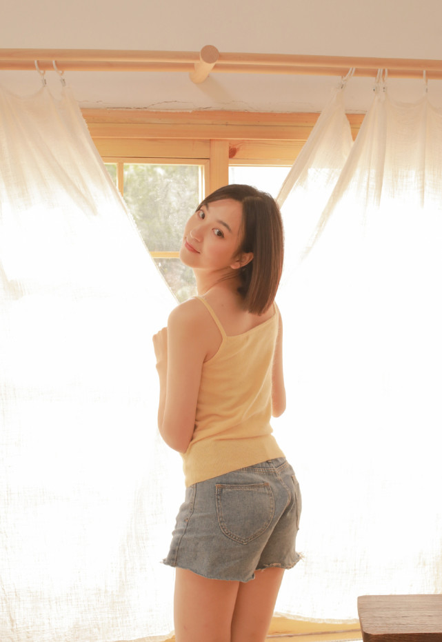 清新漂亮好身材美女,养眼迷人