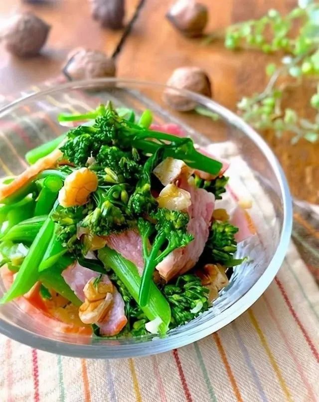 "西兰苔,难道是西兰花健身减肥的结果?营养丰富,附上食谱