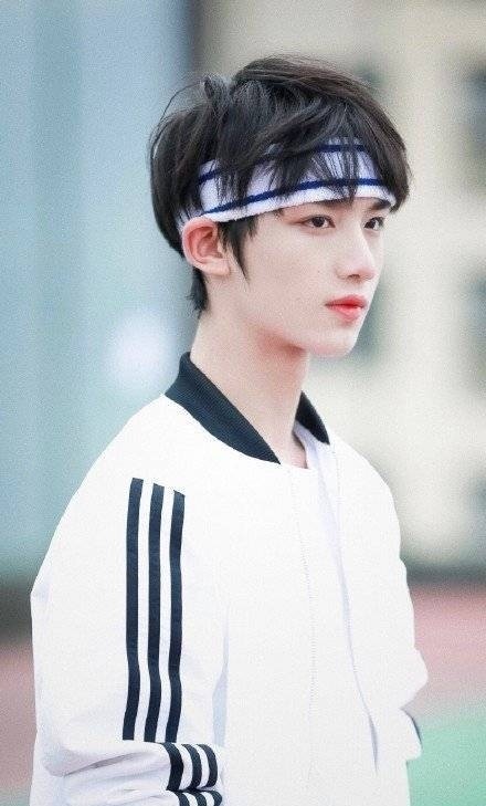 丁程鑫真的成年了吗?为什么比小时候还可爱啊