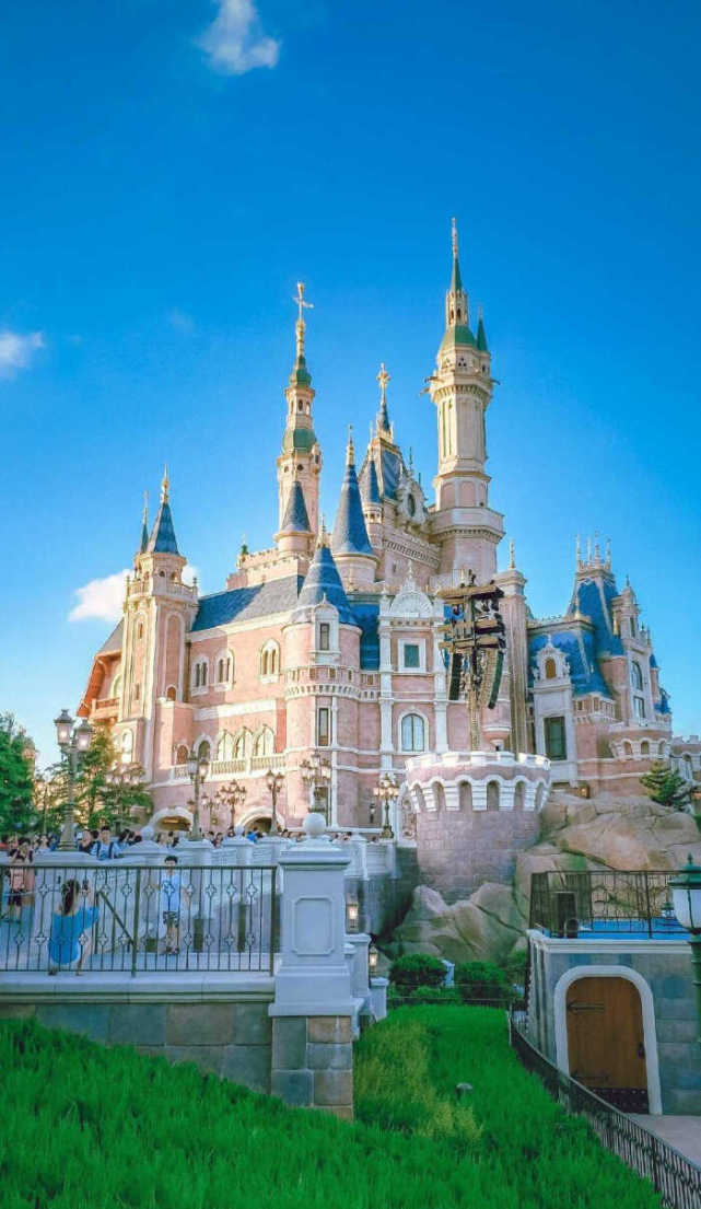 背景|迪士尼城堡微信8.0状态背景图