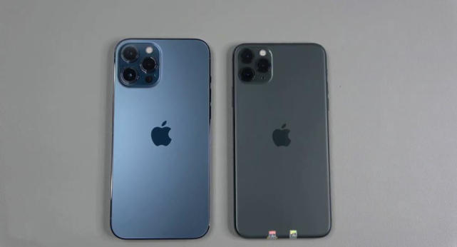 11pro和12pro区别外观,苹果12和12pro的区别 iphone11pro max真机对比12pro max,差距挺大的!