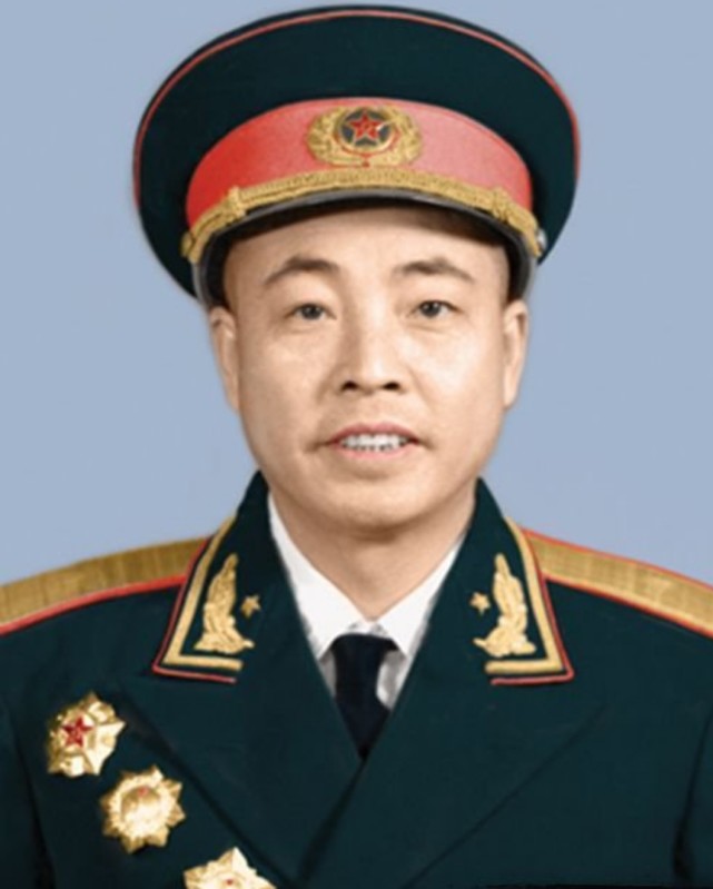 他是许世友的王牌师长46年被临时授予少将55年又成为开国少将