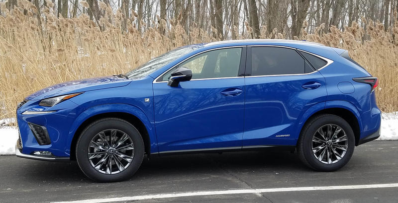 2021款雷克萨斯nx300,雷克萨斯女款车女性 2021年雷克萨斯nx 300h混合动力运动版:装门面的产物