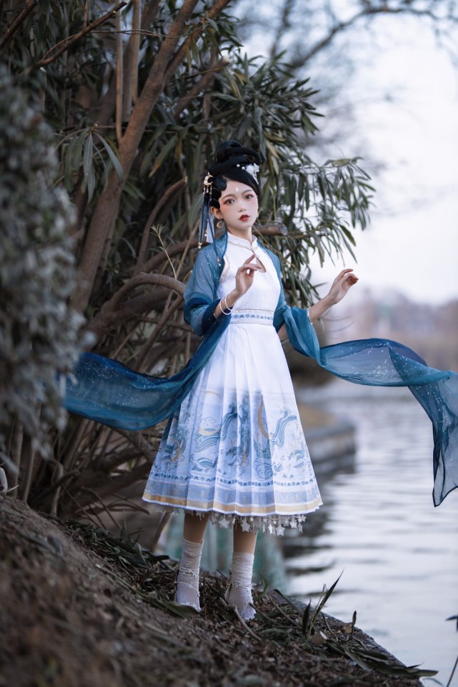 lolita少女:海上生明月