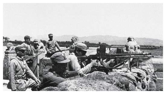 抗日战争时期日本总人口_772团一位英雄排长,在圪洞砍杀50名鬼子,被人抬回后结