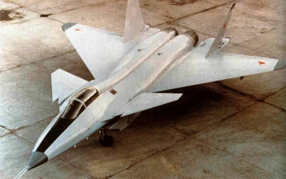 米格为苏联空军和防空军研发了一系列的先进战机,mfi(多用途战斗机)