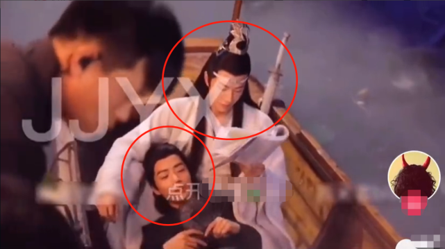 肖战片场对王一博竖中指,二人画面好甜,肖战却被网友吐槽不礼貌