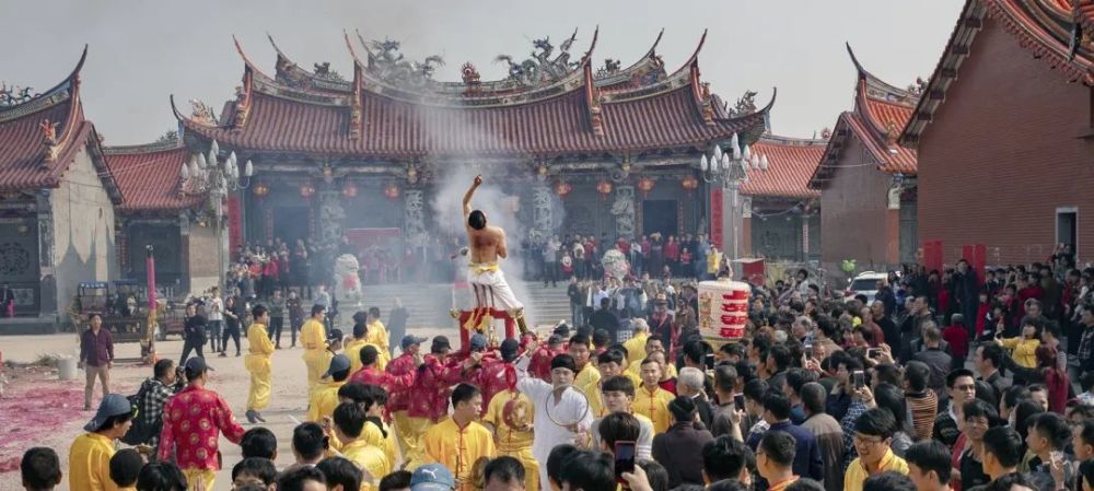 郭劲松 摄这里的春节 一年两度这里的元宵 一月欢腾这里是莆田一个