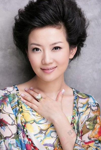 央视美女主持人王端端:端端正正人如月,可她的婚姻状况却成谜