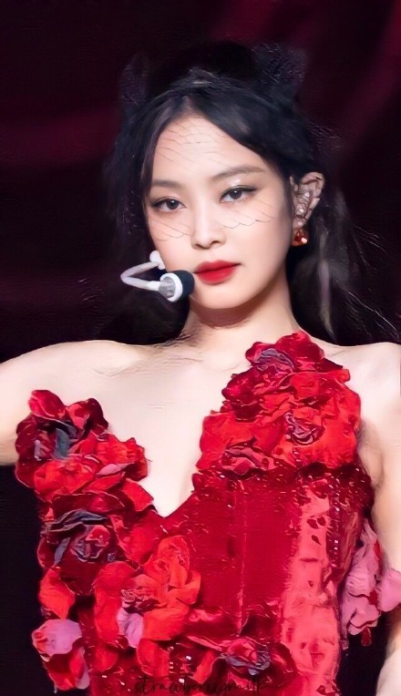 jennie红玫瑰造型
