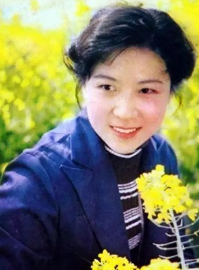 王骁父亲为娶王馥荔,不惧放弃大好前程,今携手走过40年恩爱如初