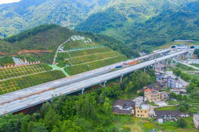 韶关将添一条南北向高速大通道,双向六车道规模,预计2021年建成