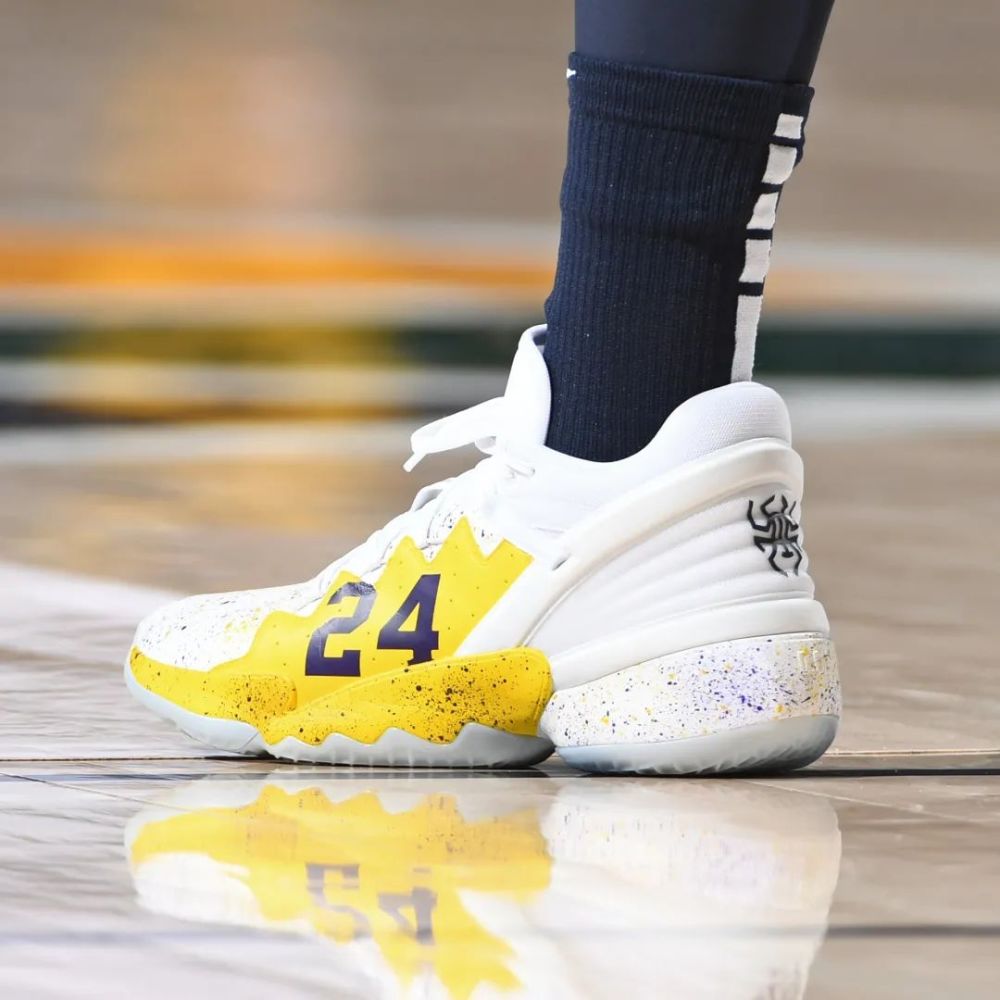 沃尔上脚科比第七代签名鞋zoom kobe