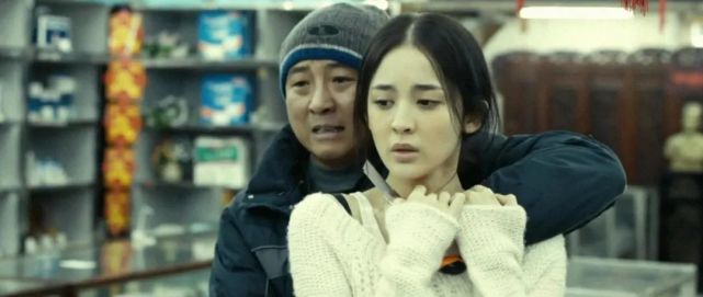 古力娜扎已经出演了20多部影视作品,包括成龙的电影 《警察故事2013》