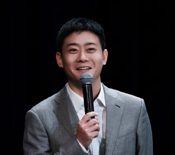栾云平——一个说相声的怎么穿衣服那么好看,长得也那么帅