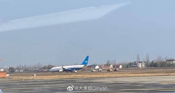 据网友爆料,今天(2月1日)上午,厦门航空一架飞机在训练时冲出跑道