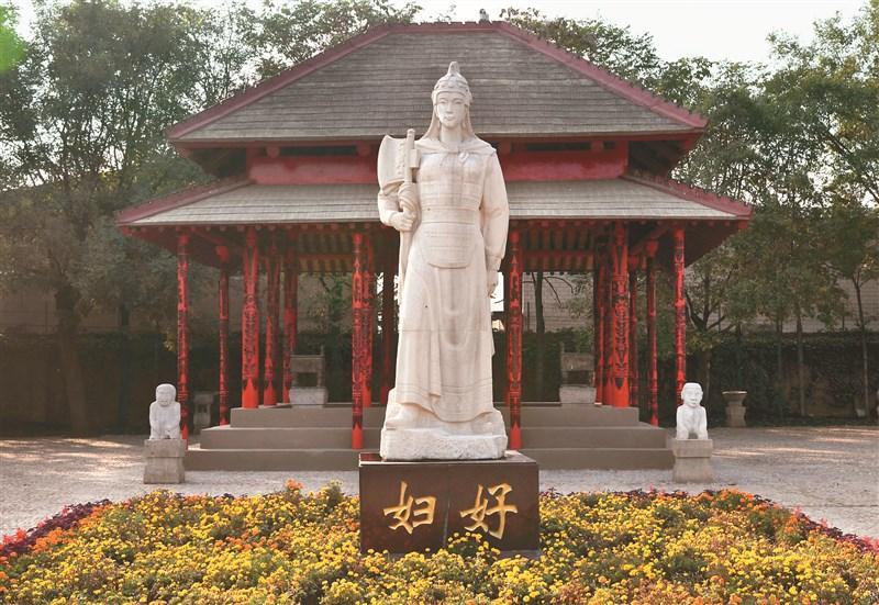 除了贤能的臣子之外,王后妇好的全力支持,也帮助了武丁开创盛世.