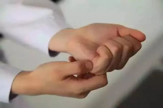 【每日一穴】治疗 颈腰椎病——后溪穴