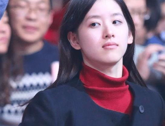 章泽天本人并不漂亮,素颜也没多清纯,只是营销出来的人设!