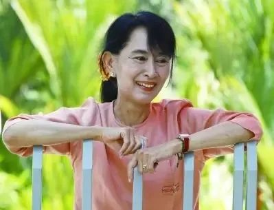 精选|软禁15载丈夫去世都未见面,缅甸蝴蝶昂山素季还能再飞吗