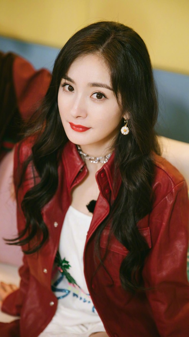 超甜明星杨幂穿连衣裙比美身材太显瘦