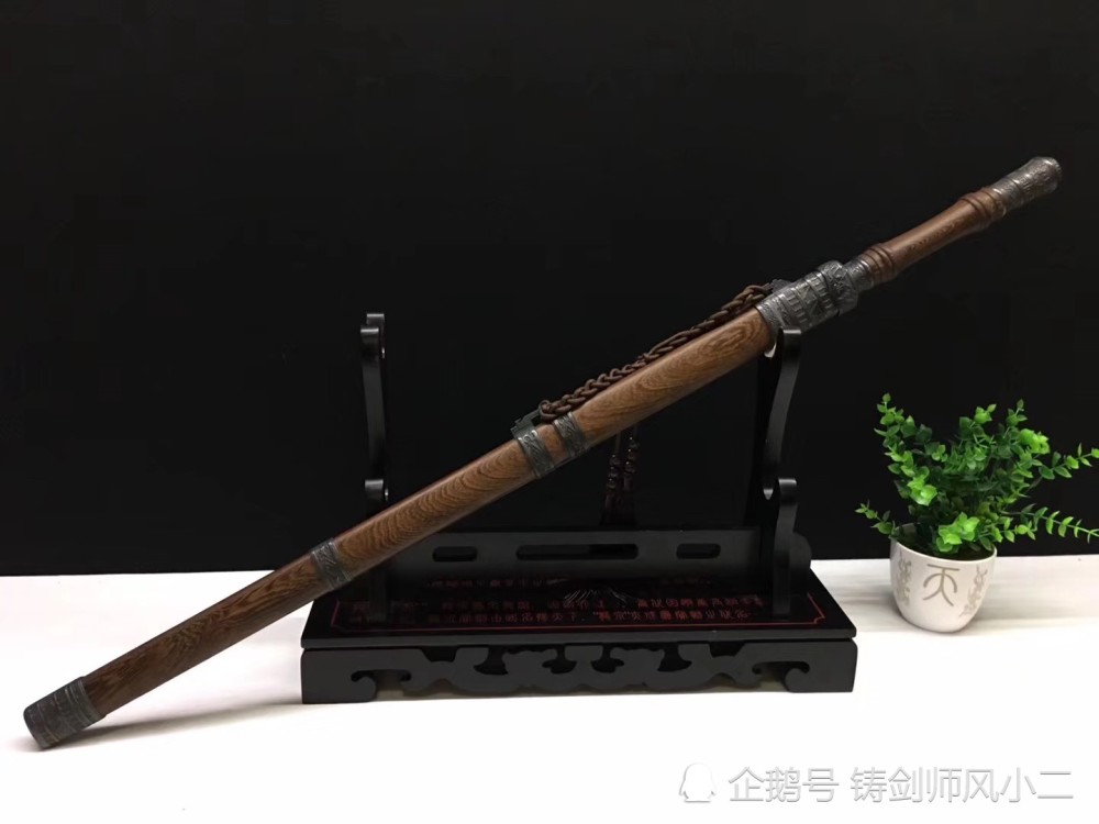 蓝色妖姬-卧龙刀