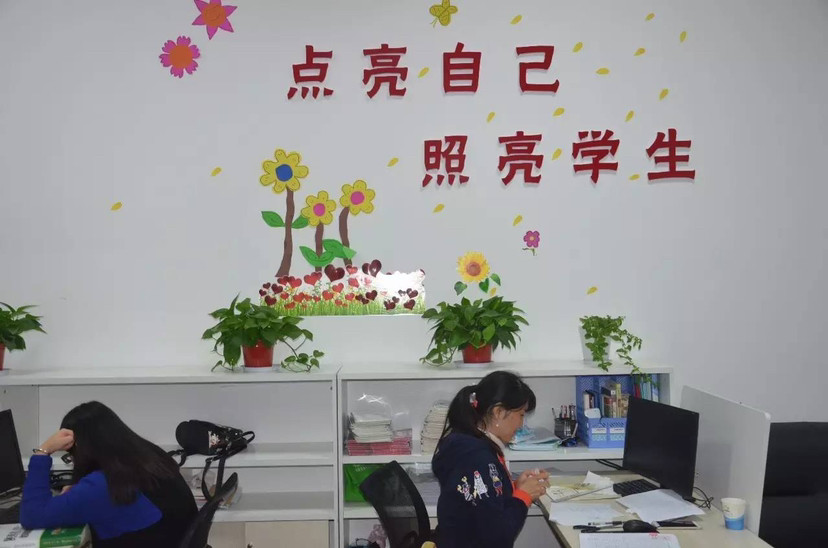 老师办公室真实状况,快看有没有同款?最后一个是亮点