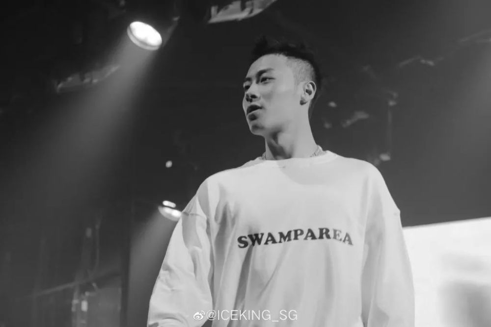他亲和而又不失时尚感,他就是实力说唱歌手ice.