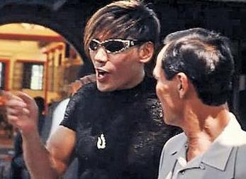 57岁"乌鸦"张耀扬,昔日"大反派",如今无法动弹出行靠