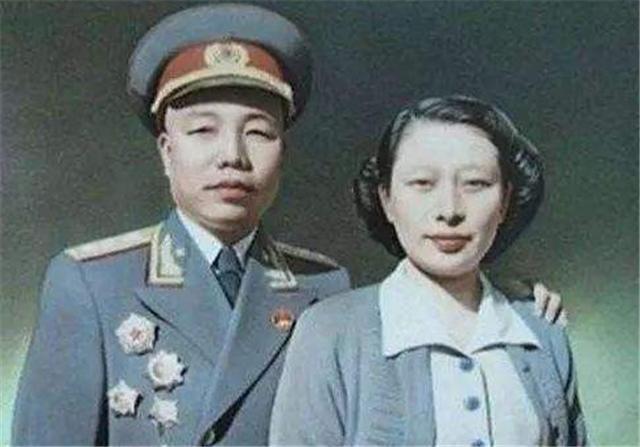 她是长征途中的女红军,19岁嫁给开国上将,如今95岁仍健在