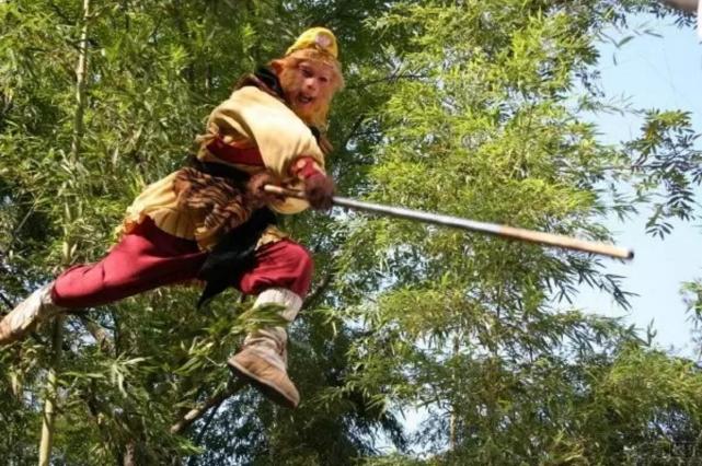 《西游记》最大的疑点:大闹天宫的孙悟空,取经路上为何那么差劲