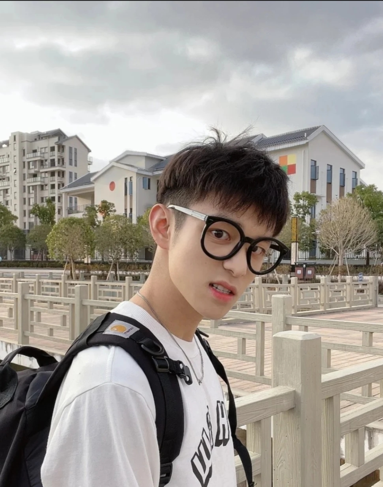18到28岁男士发型别乱剪,有这17款就够了,越剪越有型