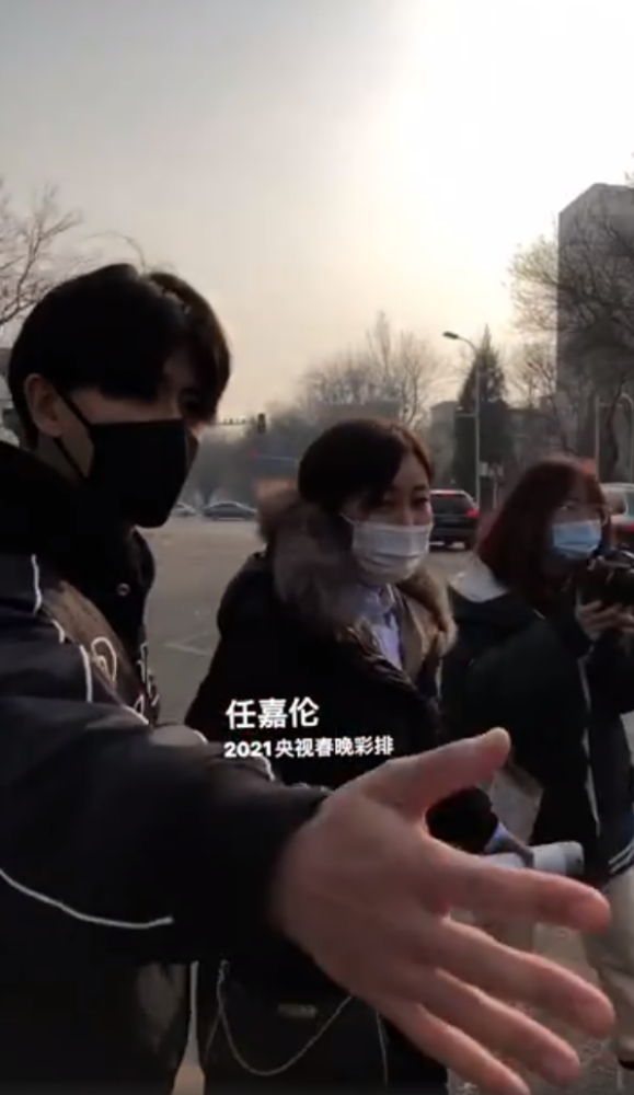 任嘉伦莫名"躺枪",发声明否认出轨谣言,现身春晚彩排暖心护粉