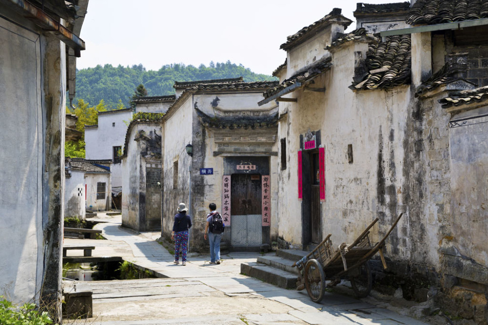 黛瓦,粉壁,马头墙,来西递古村感受中国传统民居建筑的