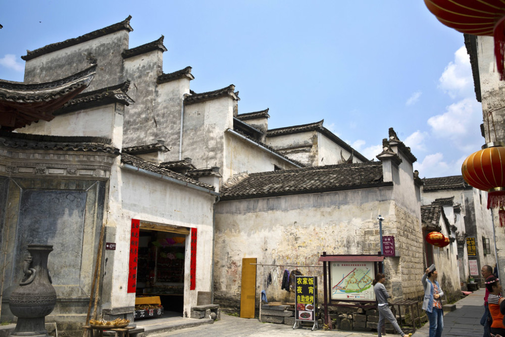 黛瓦,粉壁,马头墙,来西递古村感受中国传统民居建筑的