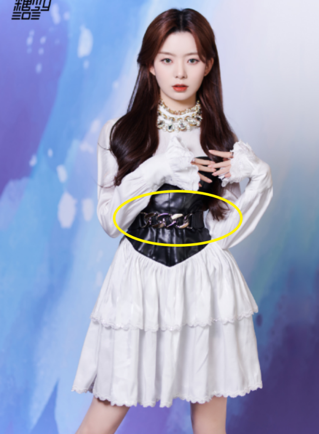 硬糖少女新年造型曝光希林郑乃馨丝袜大比拼张艺凡直角肩惊艳