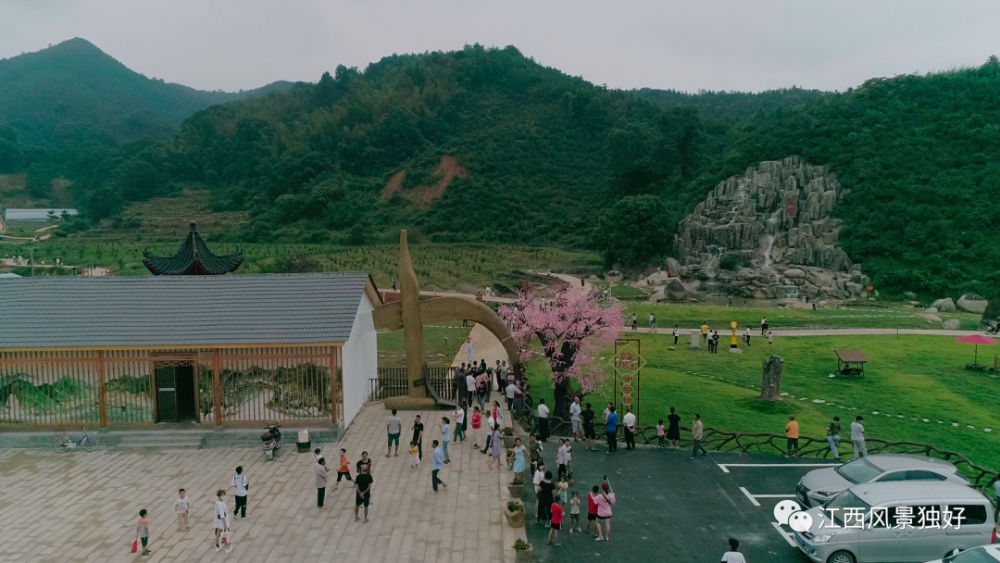 锦园位于渝水区罗坊镇东边村余新公路旁,秉承"新,奇,古,独"设计理念