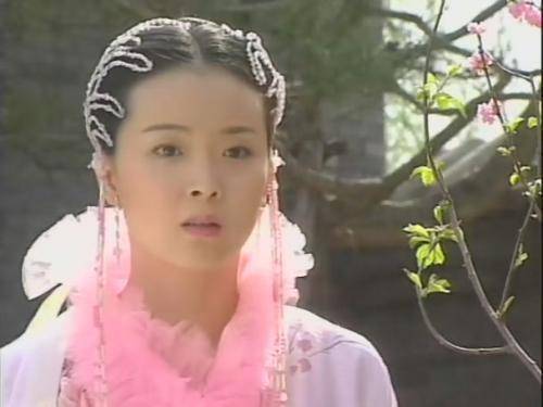 《少年张三丰》中王艳扮演赵玉儿,王艳不管饰演什么角色都很温柔,一