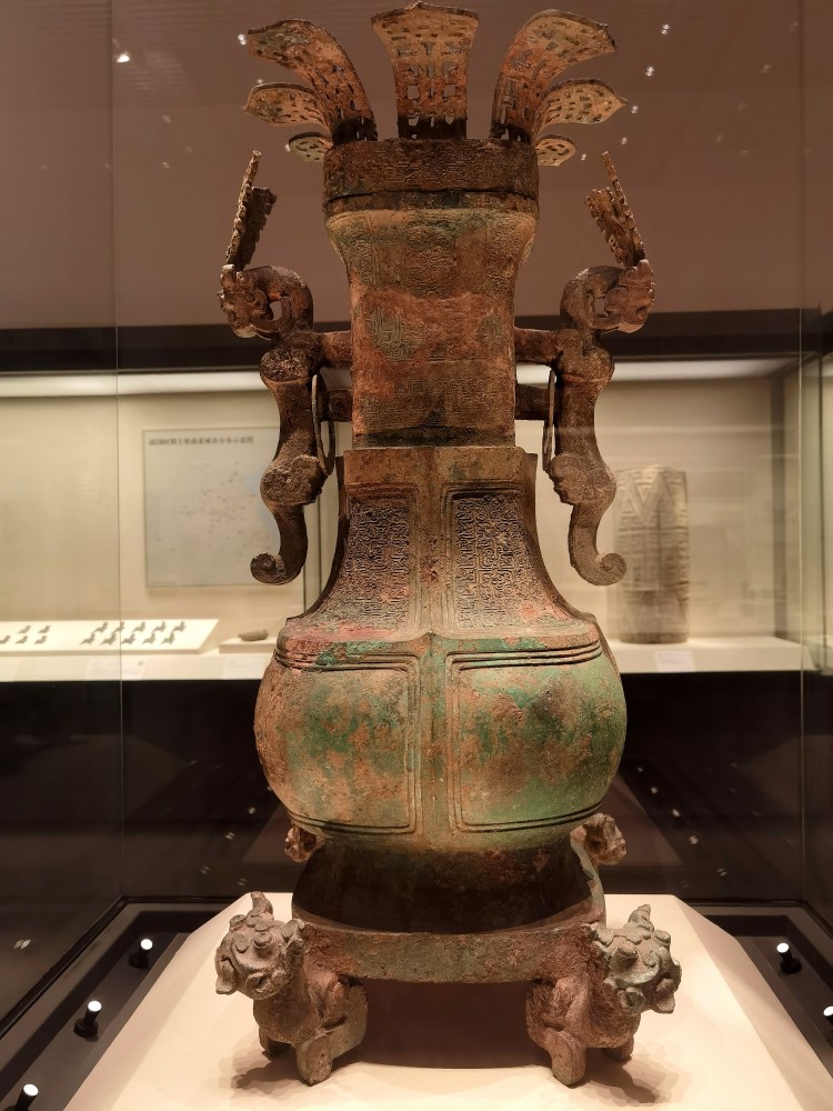 看见文物｜见证了春秋纷争的器物——蔡侯申青铜方壶-腾讯新闻