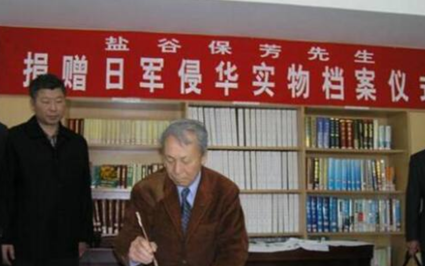 60年前的日本将军和中国军人在60年后为何相拥原因令人感动不已