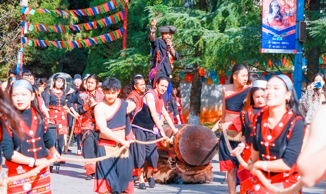 六天过后,佤族居民传统节日才正式开始.