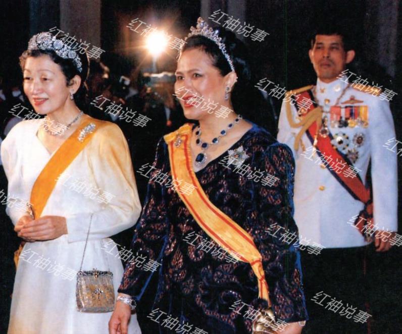 泰国庶出公主有面子!太后奢华王冠随便戴,苏提达王后只能眼馋