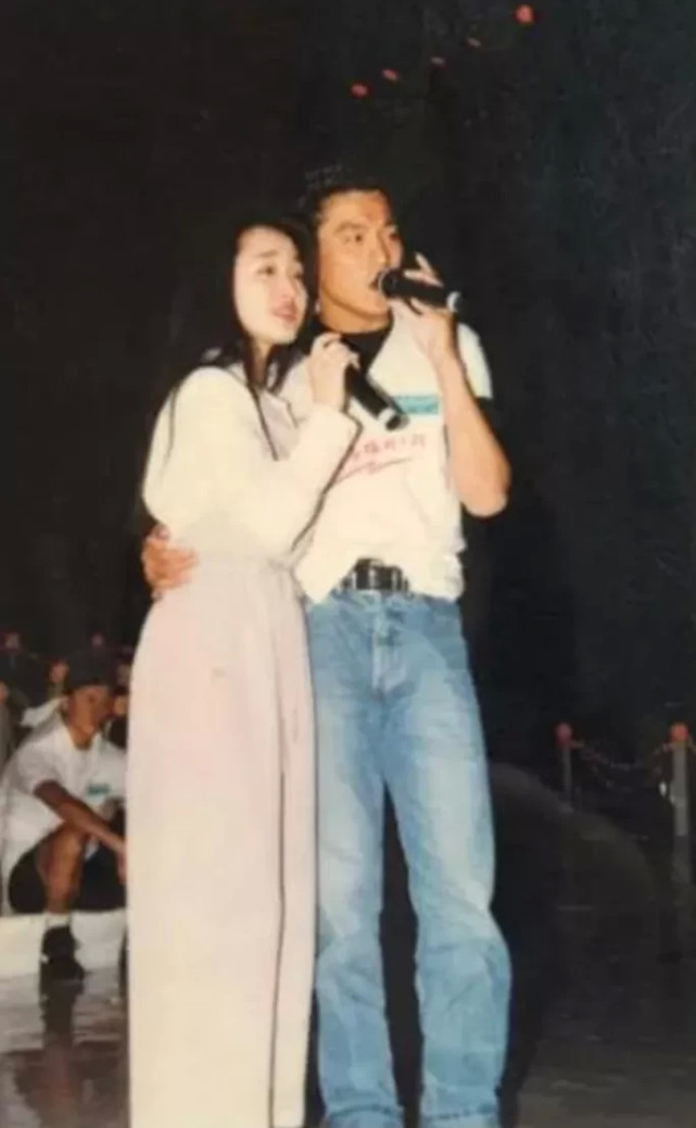被前男友拖累10年的杨钰莹回来了:49岁的她,变了