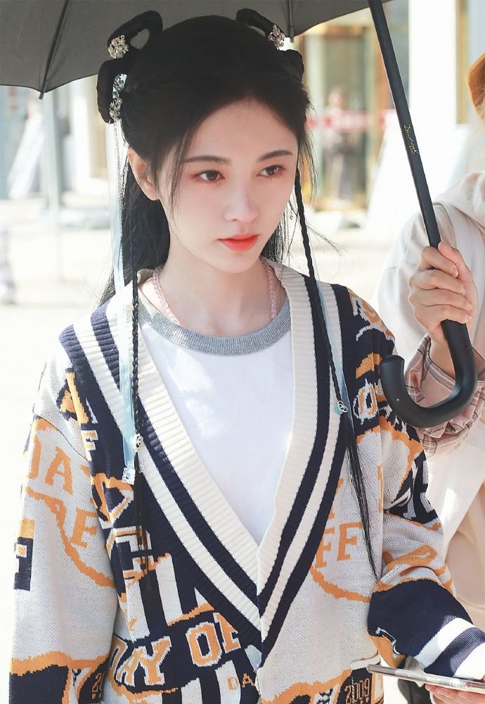 女星美图丨鞠婧祎的照片真美!宛若幻境仙子