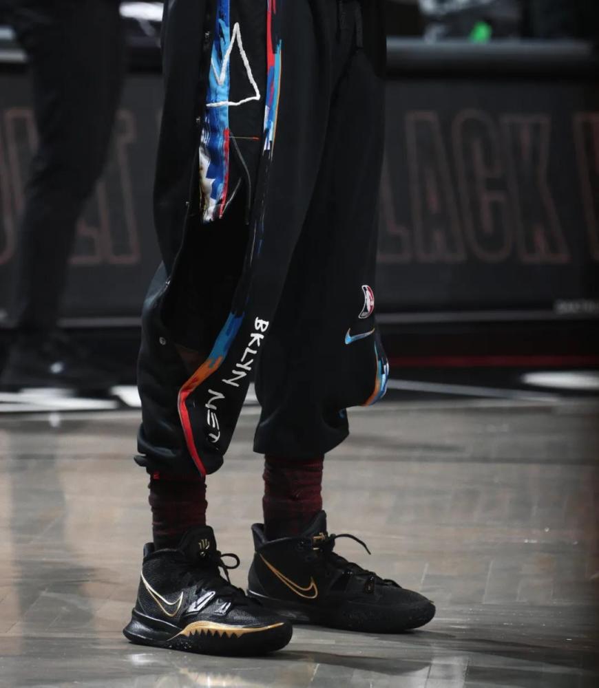 nba球员上脚:篮网3人穿黑人月球鞋,范乔丹的李宁战靴!